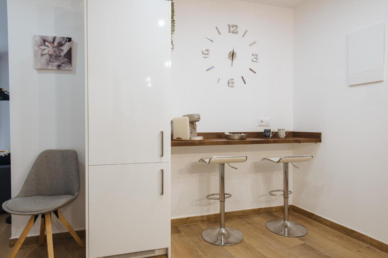 El Apartamento Del Reloj De Sol Севиля Екстериор снимка